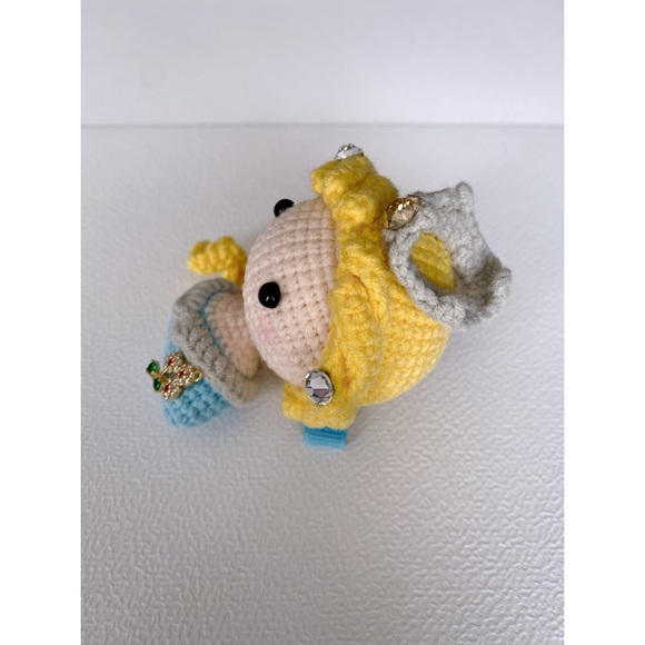 Elsa crocheted hair clip for little girls - Picture 2 of 4